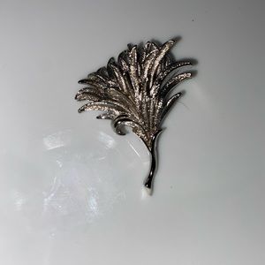 Vintage silvertone Lisner tree palm tree brooch